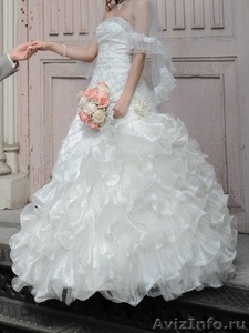 Продаю шикарное свадебное платье, производство Франция - Изображение #1, Объявление #266550